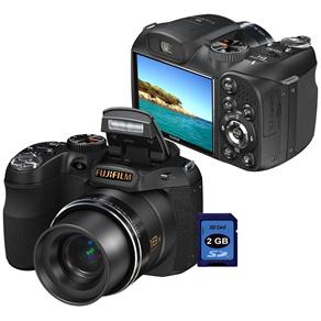 Câmera Digital Fujifilm Finepix S2800 HD Preta c/ 14MP, LCD 3.0", Zoom Óptico 18x, Vídeo em HD e Detector de Faces + Cartão SD 2GB
