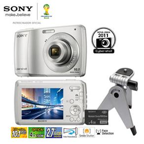 Câmera Digital Sony Cyber-shot DSC-S3000/S Prata com 10.1MP, LCD 2.7", Zoom Óptico 4x, Panorâmica, Smile Shutter + Cartão 4GB + Mini Tripé D- Concepts