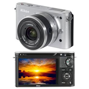 Câmera Digital Nikon1 J1 Prata c/ 10.1MP, Lente 10-30mm VR, Visor LCD 3.0”, Vídeo em Full HD (1080p), Detector de Face e PictBridge 