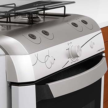 Um fogão fácil de limpar Fogão embutir Continental 4 bocas Evidenza limpeza