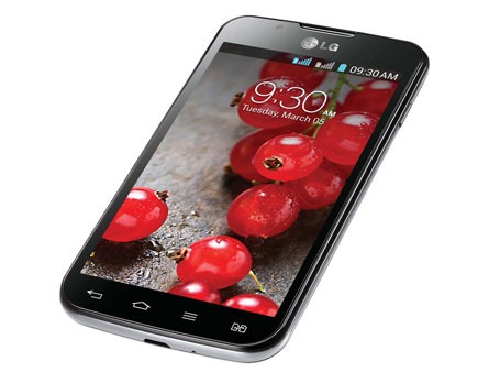 O celular desbloqueado LG Optimus L7 II Dual P716 TIM deitado celular desbloqueado LG Optimus L7 II Dual P716 TIM deitado