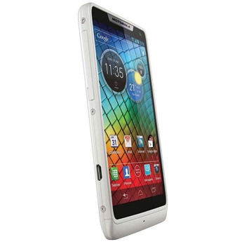 O celular desbloqueado Motorola RAZR i Branco OI inclinado celular desbloqueado Motorola RAZR i Branco OI inclinado