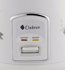 A panela elétrica Cadence PAN252 conta com comandos simples A panela elétrica Cadence PAN252 conta com comandos simples