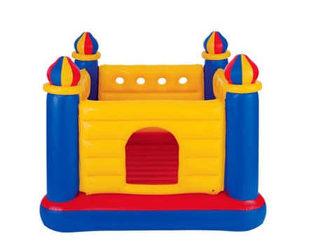 Intex utiliza materiais de primeira linha - Castelo é feito com PVC Pneumático e tintas atóxicas Intex utiliza materiais de primeira linha - Castelo é feito com PVC Pneumático e tintas atóxicas