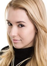 Foto da autora Carolina Munhóz