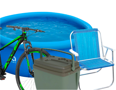 A imagem mostra cadeira, cooler e uma piscina de plástico azul com um fundo azul, abaixo tem um fundo amarelo com o texto em azul informando Puro lazer Bicicletas, Piscinas, Boias e mais!, linkando para a coleção de Esporte