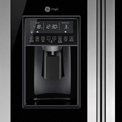 Geladeira GE Glass 23 dispenser de água e gelo