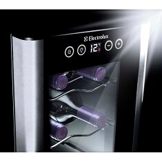 adega de vinho Electrolux ACS08 painel