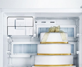 Geladeira Electrolux Frost Free Duplex Infinity i.Kitchen DT80X  com prateleiras retráteis no freezer e no refrigerador