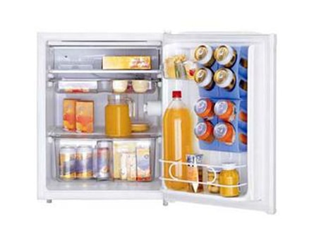 Praticidade e organização são com o Frigobar da Consul - Porta-latas e capacidade para 76 litros