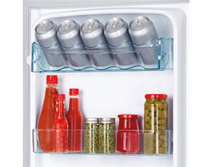 Porta-latas inclinável - Fácil acomodação de itens