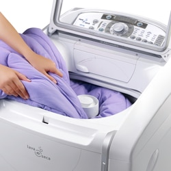 Lavadora/Secadora de Roupas Electrolux com capacidade para lavagem de 12kg e secagem de 7kg