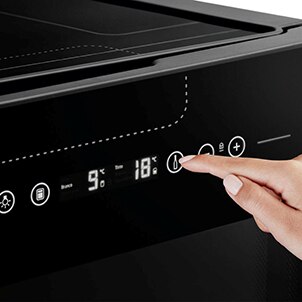 Geladeira de Vinhos Electrolux ACD29 painel Touch