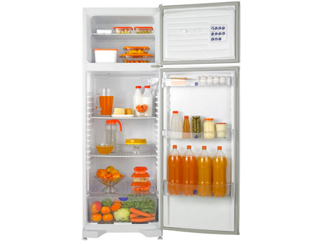Alimentos bem conservados  - Refrigerador com vários compartimentos internos, práticos e espaçosos