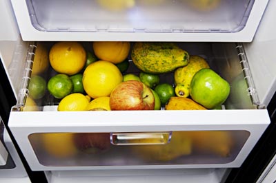 Geladeira Side by Side Samsung RS21HKLMR com gaveta especial para frutas e verduras