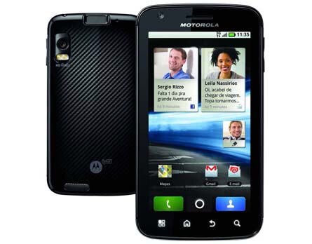 Conheça o celular desbloqueado Claro Motorola Atrix - Funções práticas e recursos inteligentes