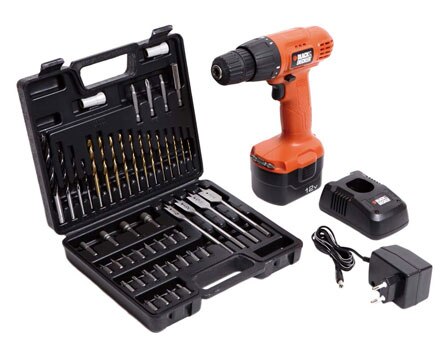 Kit Parafusadeira e Furadeira Elétrica Black and Decker CD121K50