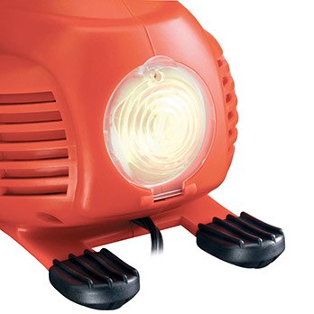 mini compressor automotivo Black&Decker ASI200 LA luz de emergência