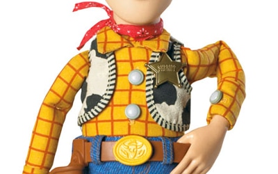 mattel toystory detalhe roupa woody camisa lenco xerife estrela